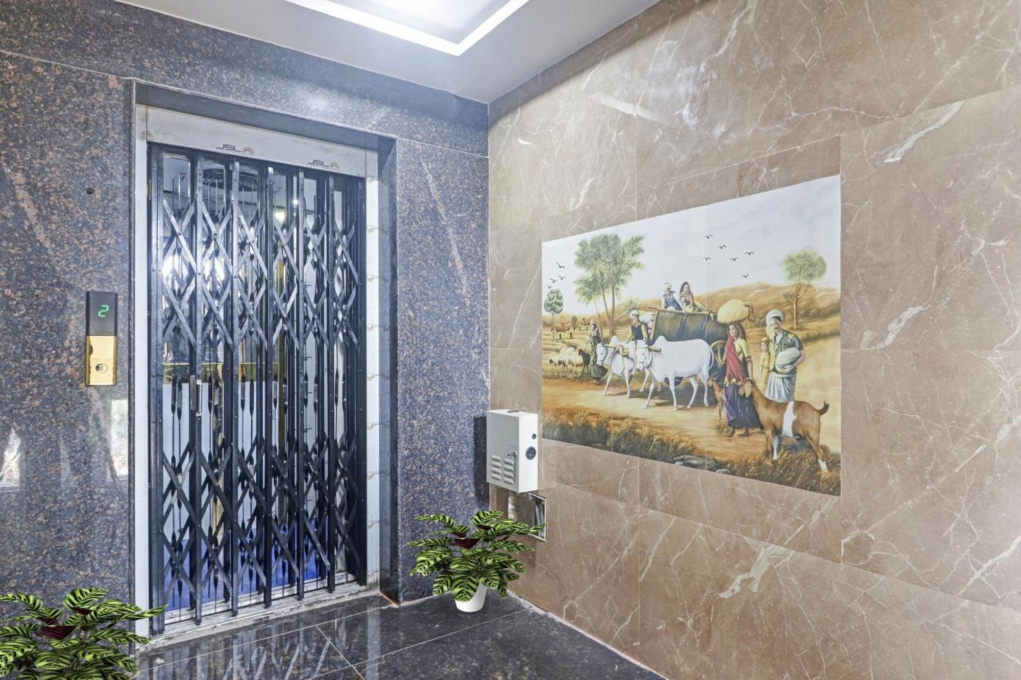 Super Capital O Srinika Inn Gachibowli Экстерьер фото