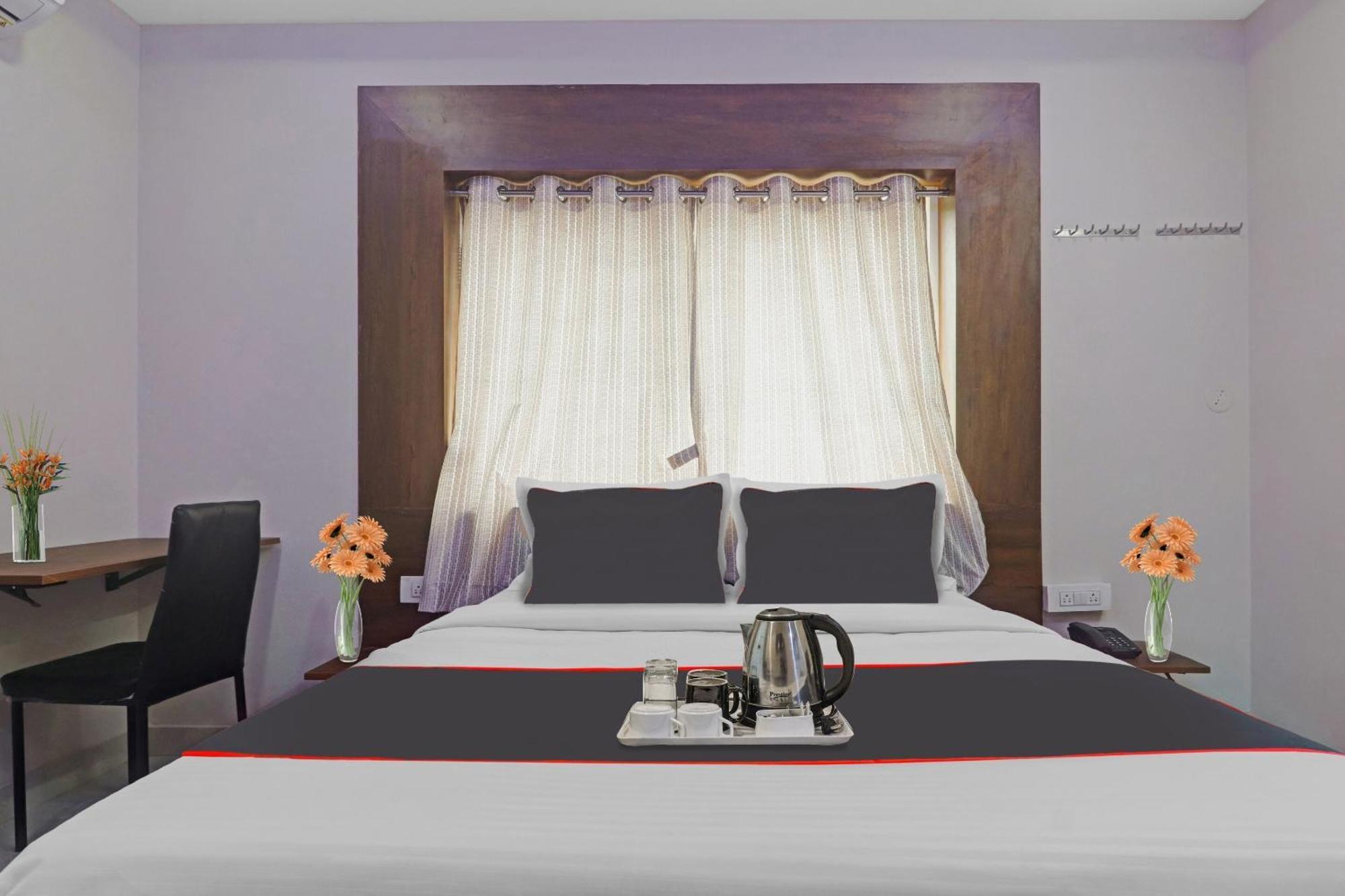 Super Capital O Srinika Inn Gachibowli Экстерьер фото