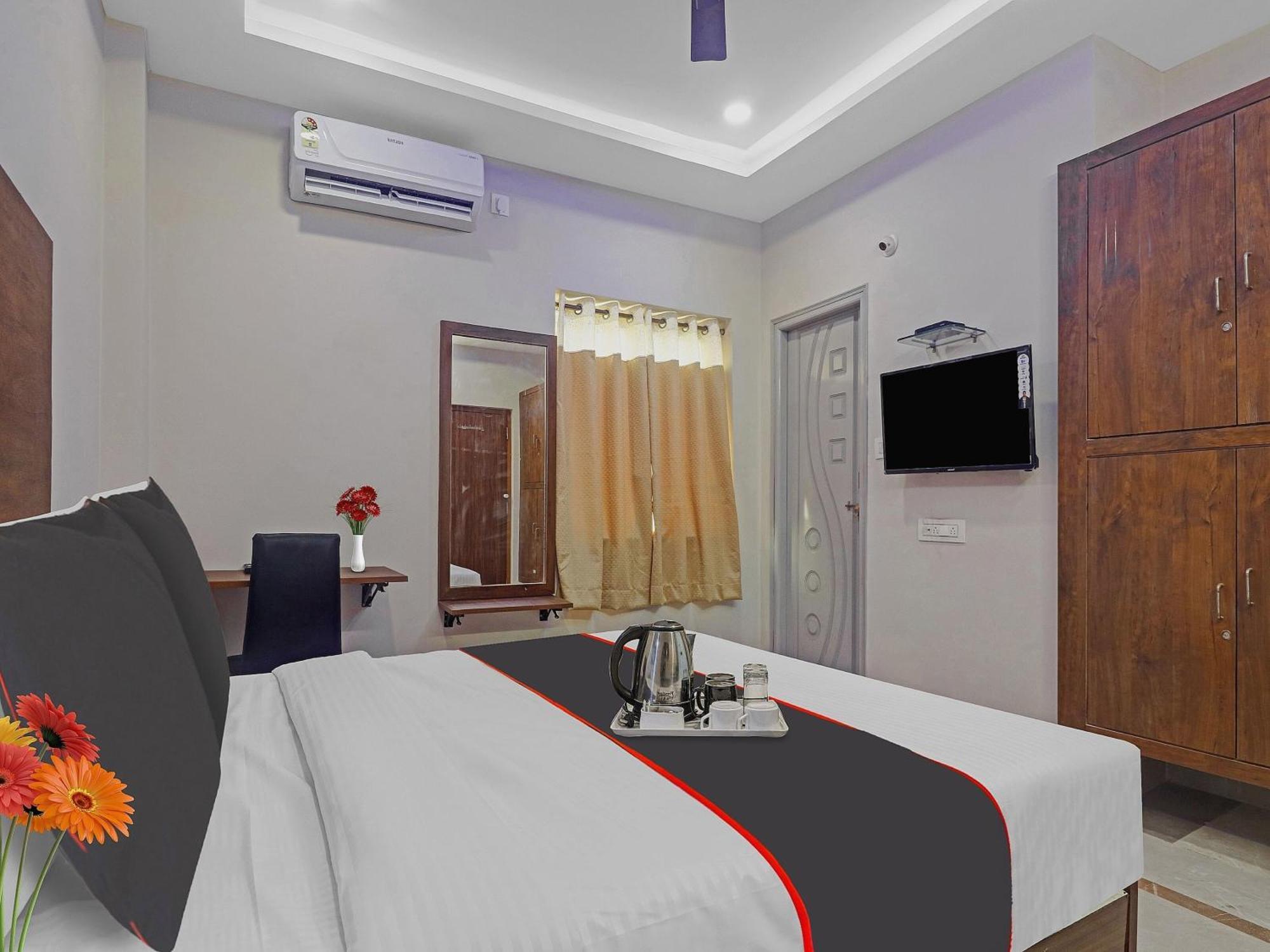 Super Capital O Srinika Inn Gachibowli Экстерьер фото
